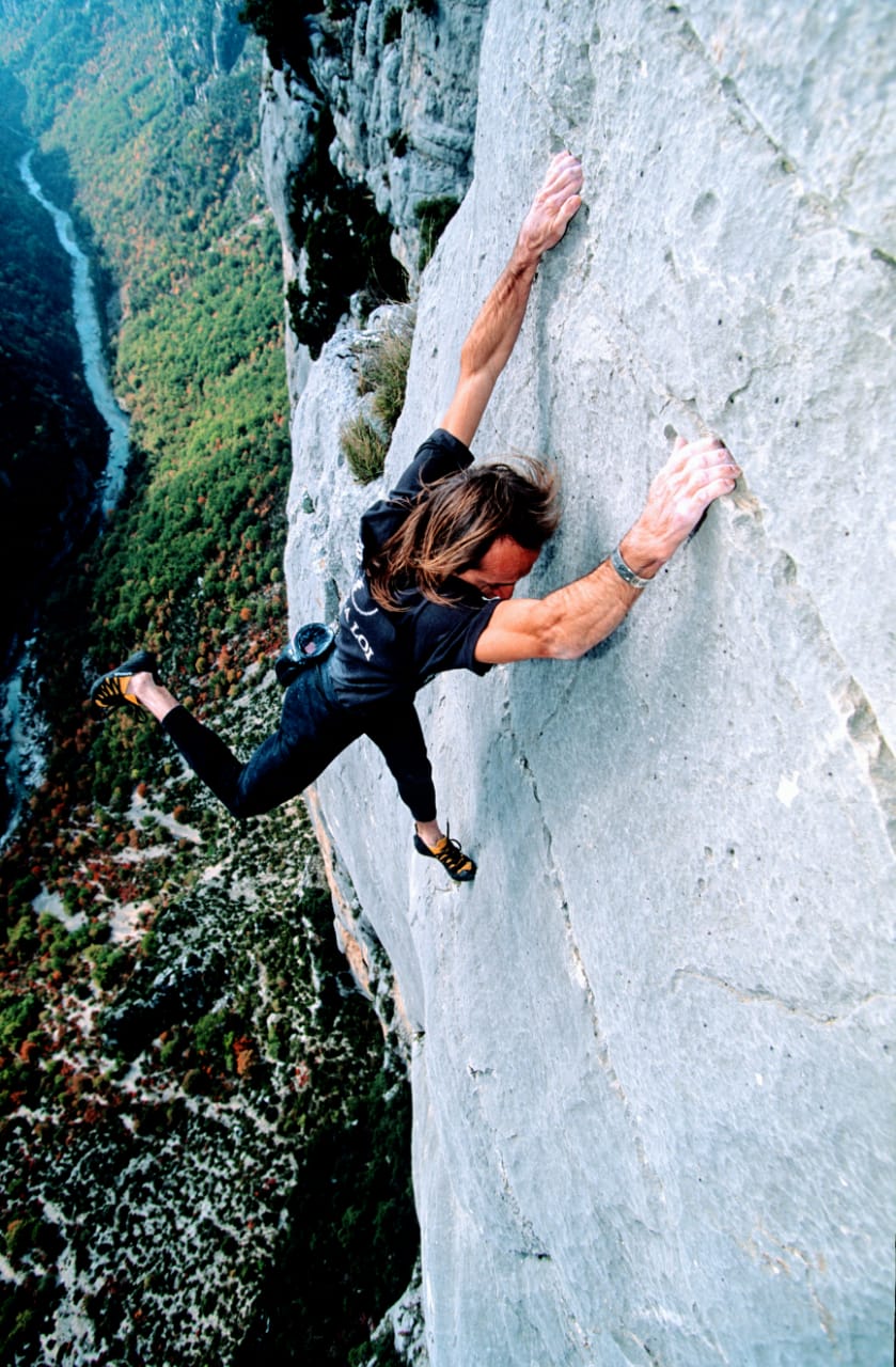 Alain Robert free soloing, No Self Control 7a (5.11d) in the Verdon Gorge, 1991